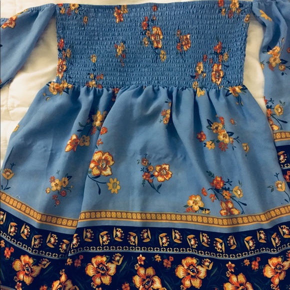 Off Shoulder Floral Top - Picture 3 of 4